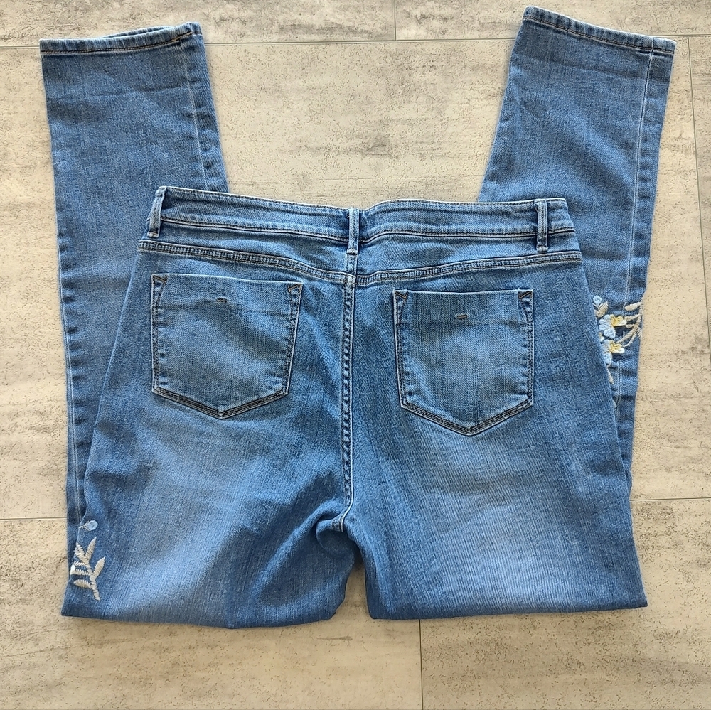 J. Jill Women's Embroidered Weekender Straight Leg Medium Wash Denim Jeans 12 - Picture 5 of 14
